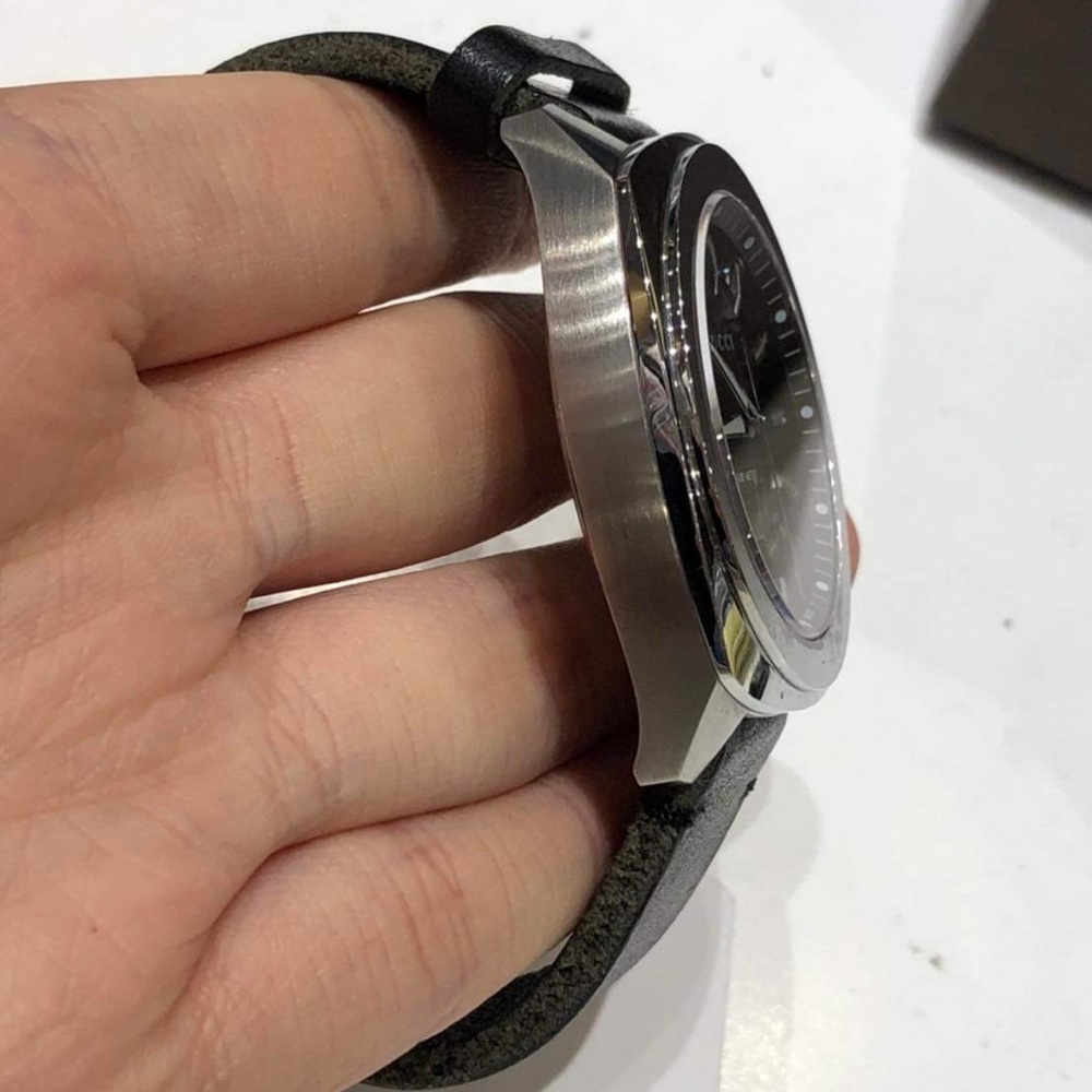 Gucci Mens Watch - Picture 4 of 13